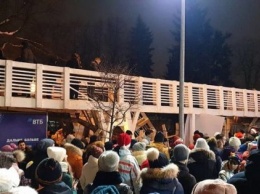 Карма: В Москве в разгар гуляний обрушился мост (ВИДЕО)