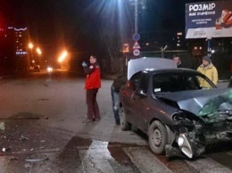 В канун Нового года в Одесской области столкнулись две машины: есть пострадавшие