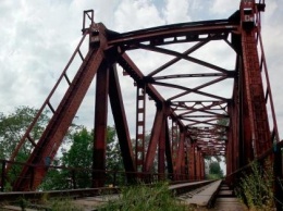 В Запорожье отремонтировали старый железнодорожный мост