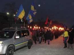 В Славянске провели факельный марш в честь Бендеры