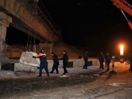 В Донецке подорвали железнодорожный мост. ВИДЕО