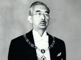 В Японии обнаружены черновики стихов покойного императора Хирохито