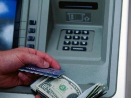 В Украине разрешили обменивать валюту в банкоматах и терминалах