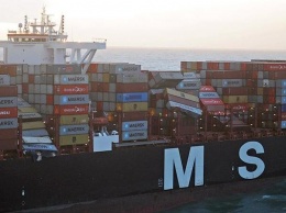 Сухогруз потерял в Северном море контейнеры с опасными химикатами