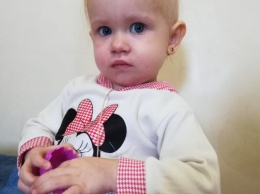 Двухлетняя Вероника Ткаченко нуждается в помощи для борьбы с раком крови