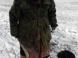 83-летняя жительница Днепропетровщины убирает снег и чистит дворы вместо коммунальщиков