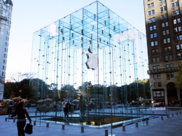 Акции Apple обвалились до рекордных показателей