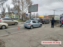 В центре Николаева «Пежо» сбил маму с ребенком на переходе