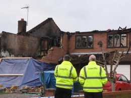В Великобритании парень из ревности поджег дом бывшей и сгорел там заживо (фото)