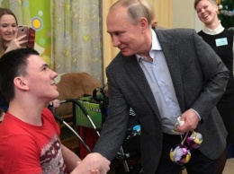 Путин в канун Рождества приехал в детский хоспис в Петербурге