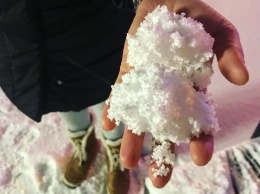 Одесситы назвали выпавший снег «пенопластовым»