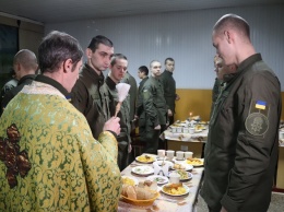 В Николаевском полку Нацгвардии торжественно встретили Сочельник