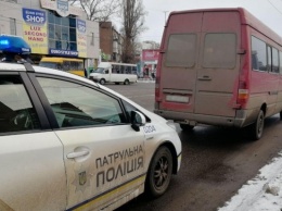 Под Днепром полицейские дважды остановили "обкуренного" водителя маршрутки