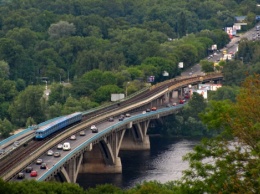 В Киеве проведут капитальный ремонт моста метро
