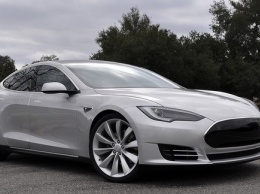 В Лас-Вегасе Tesla на автопилоте сбила российского дорогого робота (видео)