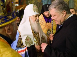 Порошенко решил присвоить патриарху Филарету звание "Герой Украины"