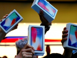 Apple сократит производство новых айфонов. Прибыль Samsung тоже падает