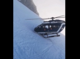 Спасение раненого лыжника в Альпах сняли на видео