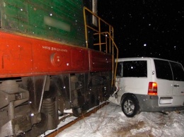 На Буковине микроавтобуса врезался в поезд, есть пострадавшие