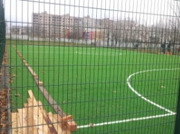 После скандала футбольным полем в Мелитополе спортсмены пользуются бесплатно