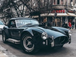 В Украине засняли легендарный родстер Shelby Cobra 427