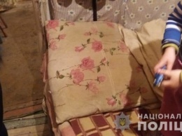 Грязная одежда и белье, на полу окурки - в Одесской области обнаружили очередную горе-мать