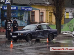 В центре Николаева столкнулись «Ауди» и «БМВ»