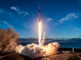 SpaceX вывела на орбиту десять спутников