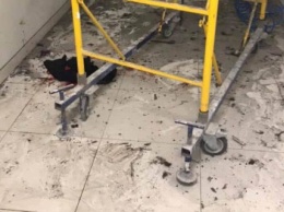 Из-за взрыва в киевском торговом центре пострадал ремонтник (обновлено)