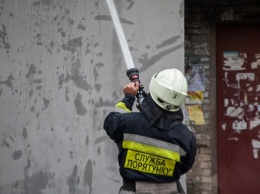 Пожар в Днепре: сотрудники ГСЧС тушили квартиру