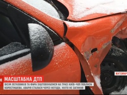Грузовик и 8 авто: под Житомиром произошел аварийный коллапс на трассе Киев-Чоп