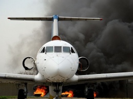 Женщина-пилот посадила горящий самолет с пассажирами: появилась запись из кабины пилота