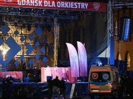 Мэра Гданьска ранили ножом во время благотворительного концерта