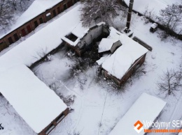 В Полтаве из-за снега провалилась крыша здания (фото)