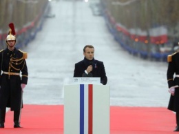 Макрон на фоне протестов призвал французов участвовать в общенациональных дебатах