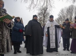 На Житомирщине священника УПЦ МП не пустили в храм