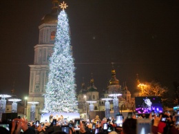 В Киеве завершились новогодние праздники: когда демонтируют главную елку страны