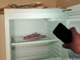 Чиновник судебной администрации прятал взятку в холодильнике