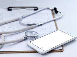 Столичных медиков предлагают обеспечить мобильными телефонами