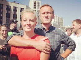 Алексей Навальный посвятил трогательный пост своей жене и "партнерке" Юлии