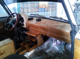 «Жигуль» для Папы Карло: «Деревянный тюнинг» ВАЗ-2106 высмеяли в сети