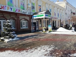 На банкира и дворника. Админотдел исполкома составил 2 протокола за неубранный снег центре Бердянска