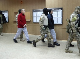 Суд по четырем украинским морякам перенесли на сутки