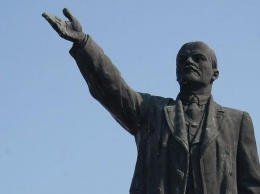 Харьковчан от имени Кернеса и Порошенко поздравили открыткой с изображением Ленина