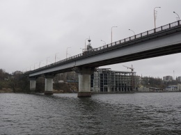 Нардепы от Николаевщины потребовали от мэра Николаева срочно ограничить движение по Варваровскому мосту
