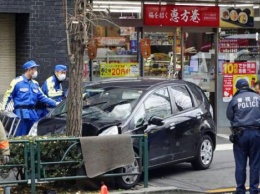 В Токио автомобиль въехал в толпу, пострадали семь человек