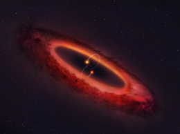 У двойной звезды обнаружили развернутый боком протопланетный диск
