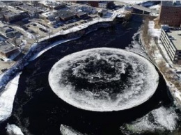 Гигантский вращающийся ледяной диск, похожий на НЛО, появился в реке в США