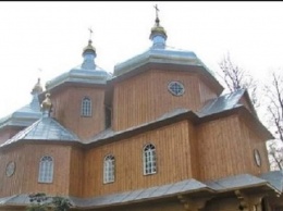 В селе под Львовом местные власти в присутствии полиции захватили Храм УПЦ