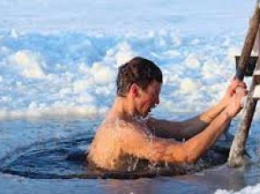 Как купаться на Крещение без угрозы для здоровья: советы спасателей